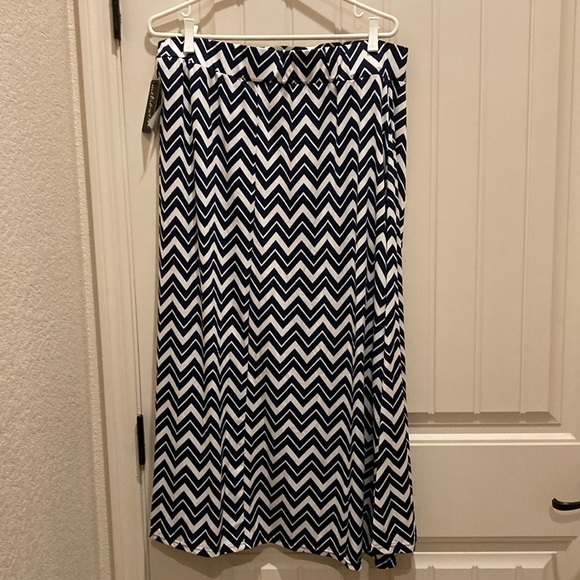 Metrowear Chevron Print Women’s Plus Size 3X Skirt Stud Accents Elastic Waist - Picture 6 of 9